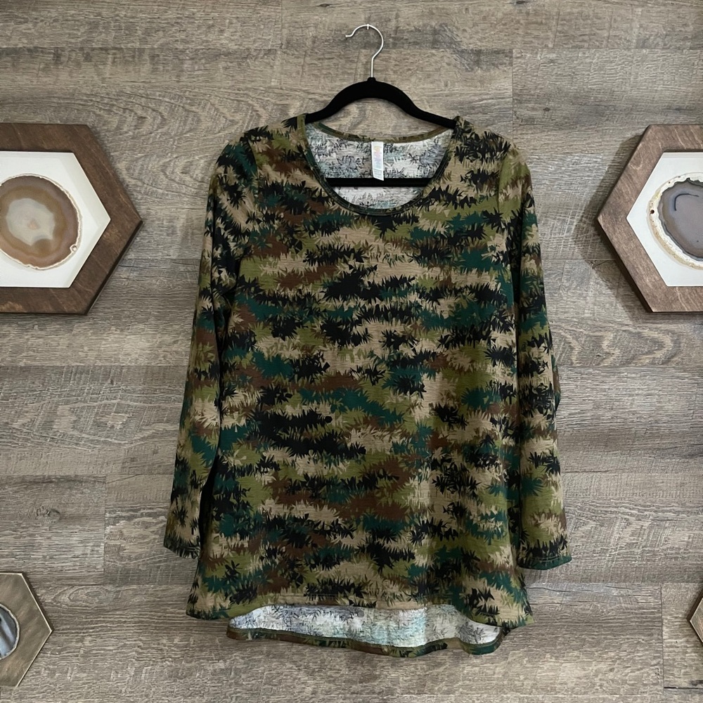 NWOT, Lularoe Camo Lynnae Long Sleeve Shirt